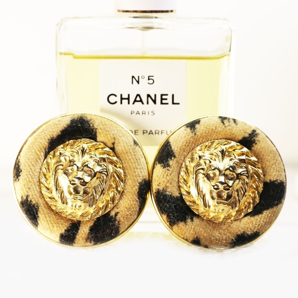 Vintage Gold Lions Head Clip-On Earrings with Leopard Print Accents 🐆